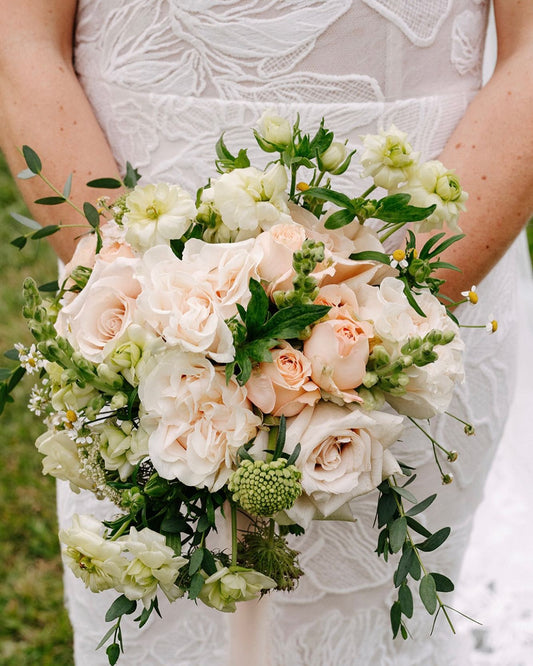 Say "I do" to a Florist: The Benefits of Using a Florist for Your Wedding