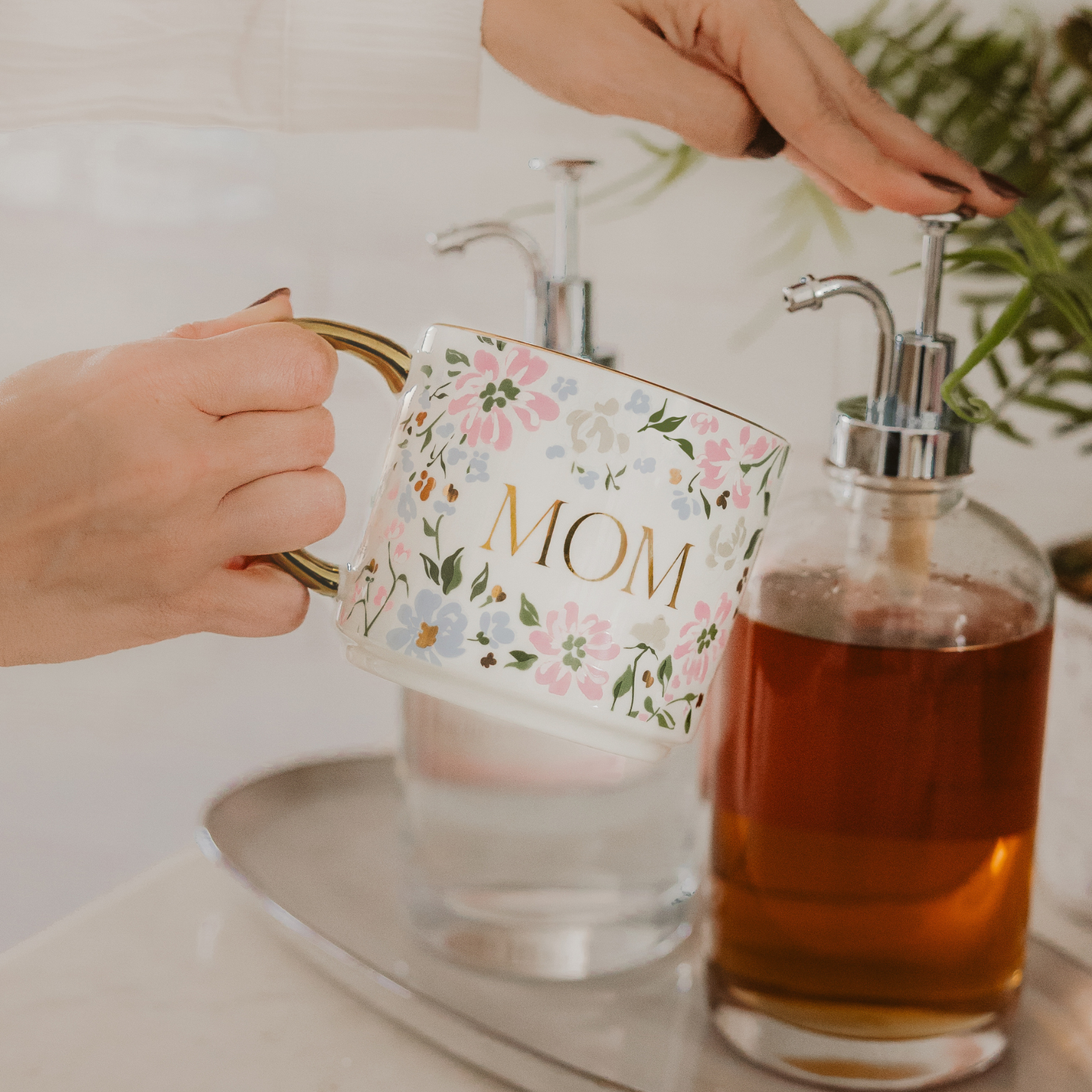 Floral “Mom” Mug – 17oz with Gold Handle