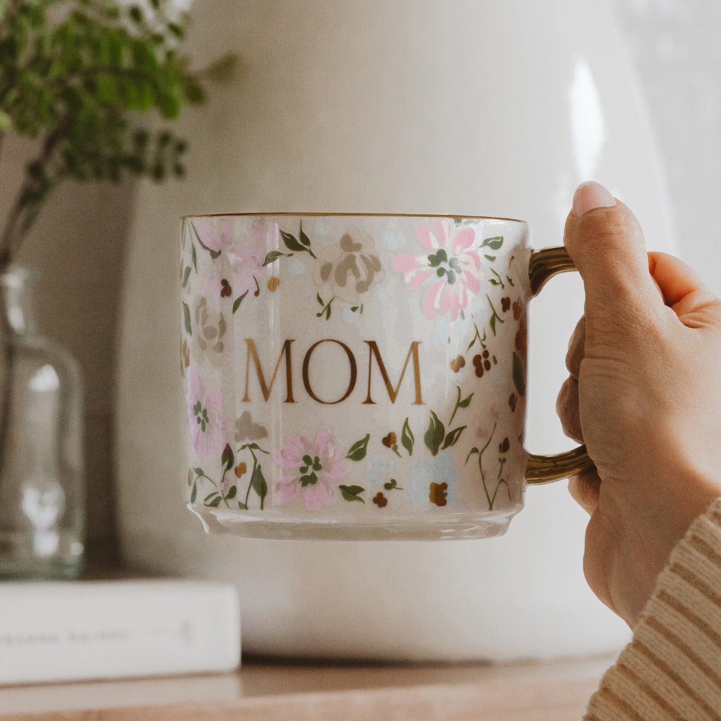 Floral “Mom” Mug – 17oz with Gold Handle