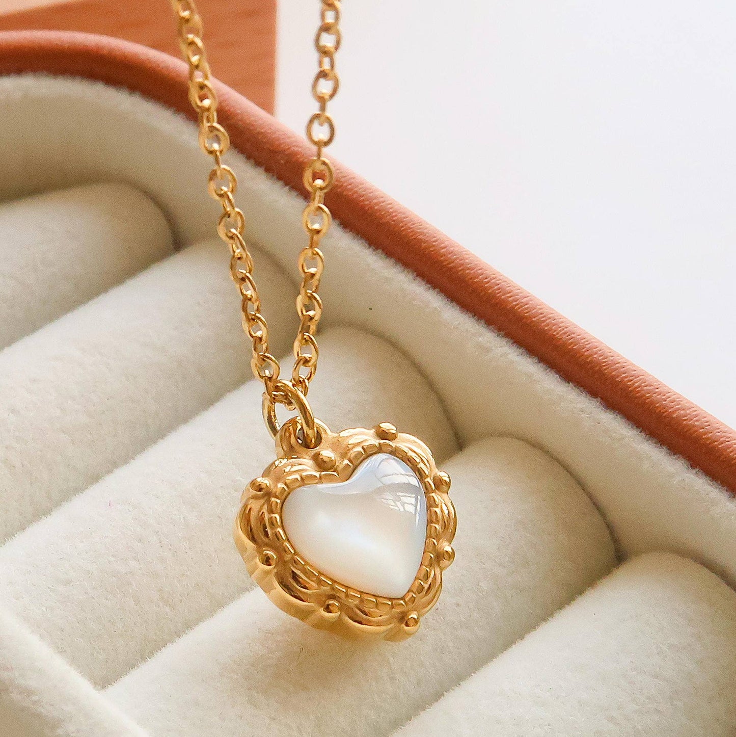 Josie Vintage Heart Pendant Necklace
